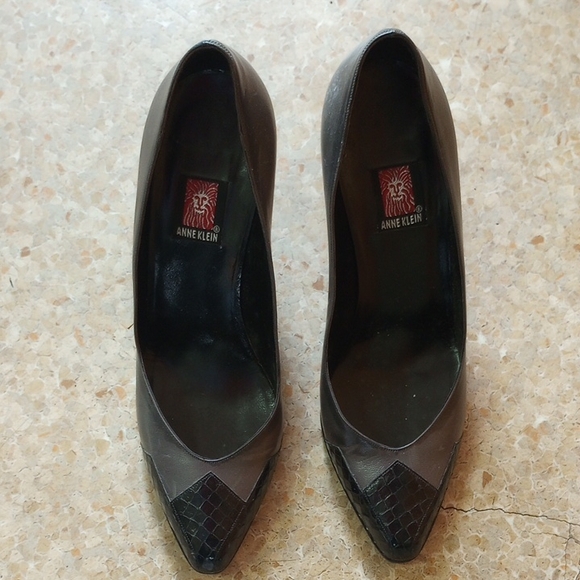 Anne Klein Size 8.5 Black and Gray Leather Heels, Italian - Picture 1 of 6